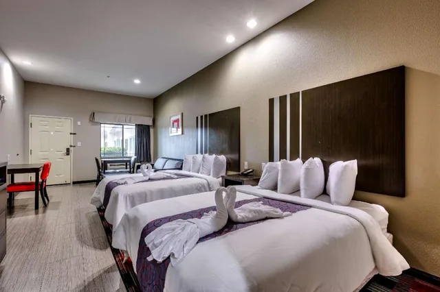 Superior, 2 Queen Beds, Accessible, Americas Best Value Inn and Suites IAH Airport North 1/3