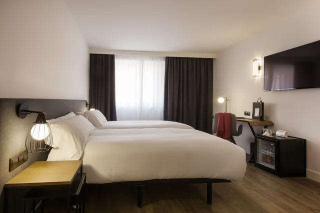 غرفة بسريرين منفصلين بإطلالة على الفناء، Yomo Centric Hotel 2/7