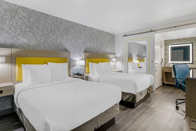 غرفة بسريرين مزدوجين، Hillstone Inn Tulare, Ascend Hotel Collection 2/8