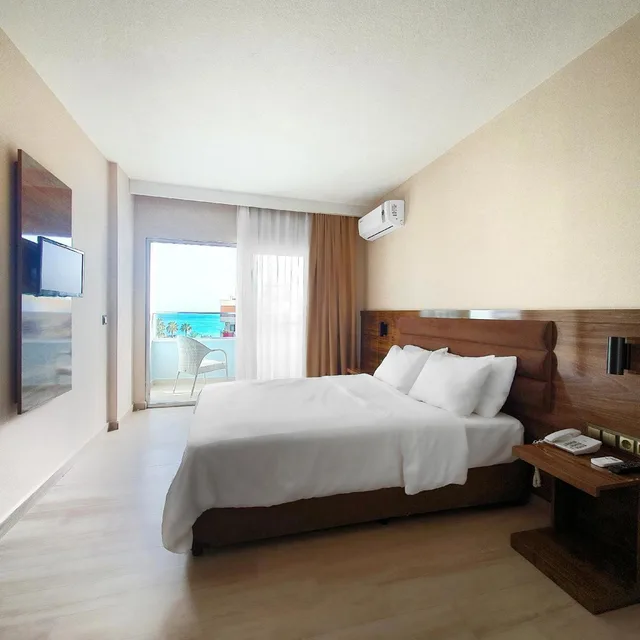 غرفة قياسية بسريرين منفصلين وسريرين مزدوجين بشرفة، Ozgur Bey Spa Hotel 1/1