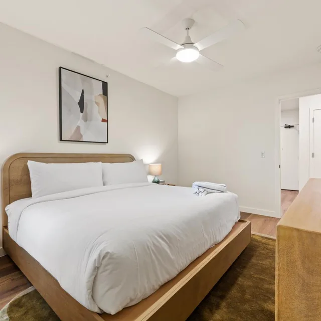 جناح تنفيذي بسرير كينج بشرفة بغرفتي نوم، The Code Hotel 3/10