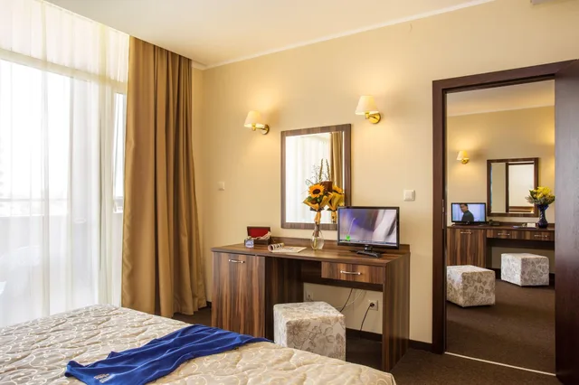 جناح بسرير كوين، Laguna Park & Aqua Club 2/5