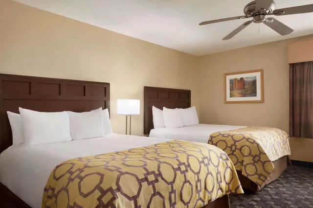 غرفة بسريرين كوين، Baymont by Wyndham Mt. Pleasant 2/3