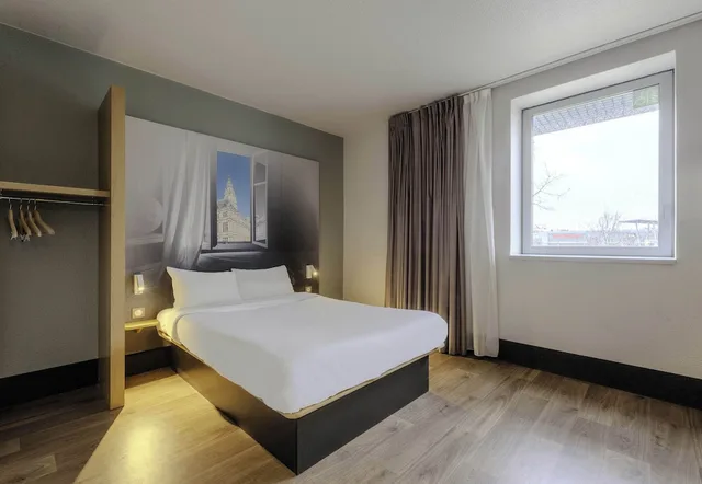 غرفة بسرير مزدوج لذوي الإعاقة، B&B HOTEL Arras 1/5