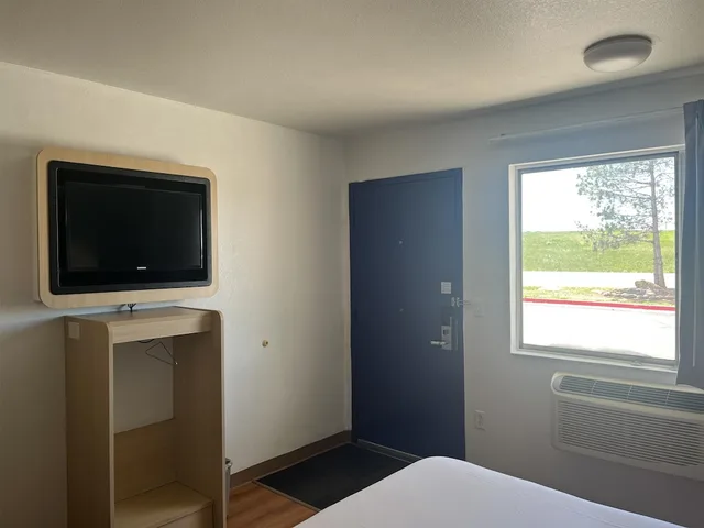 غرفة قياسية بسرير كوين لذوي الإعاقة، Motel6 Fort Collins, CO 7/10