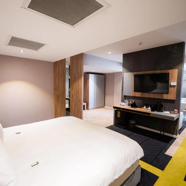 Supreme, Suite, Hot Tub, Mandachi Hotel & Spa 4/10