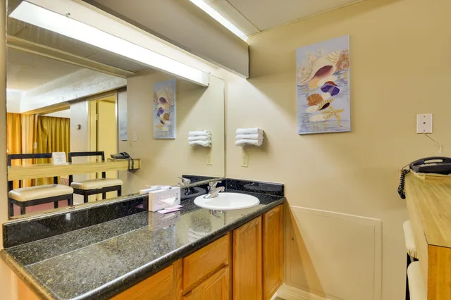 2 Bedrooms, Family Suite, Ocean Front, Padre South Hotel On The Beach 2/2