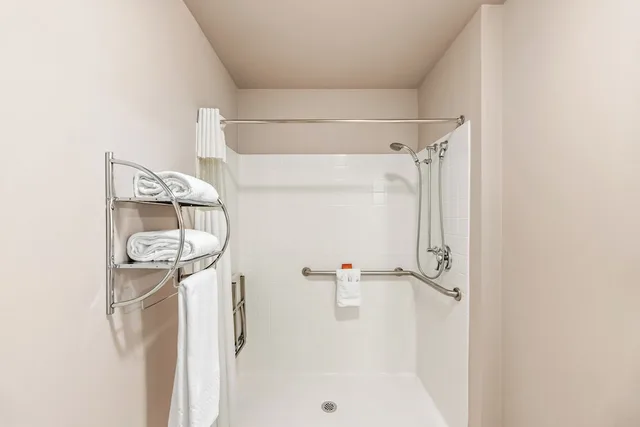 Suite, Queen Bed, Sofa, Kitchen, Accessible, Ledgestone Hotel Billings 6/6