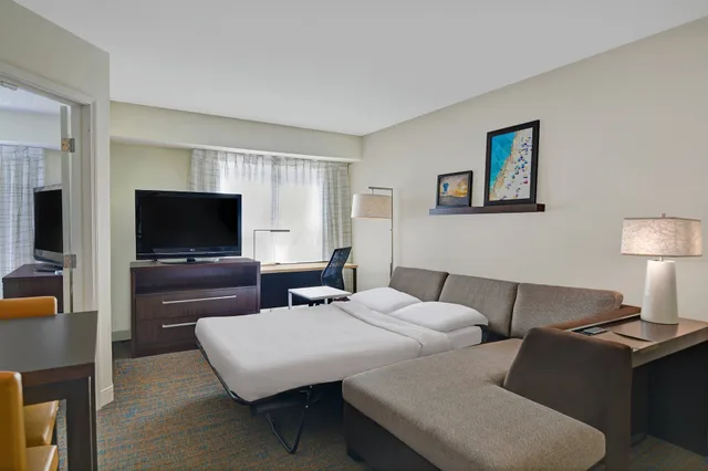 جناح بسرير كينج بغرفة نوم واحدة مع أريكة، Residence Inn Jacksonville Butler Boulevard 2/6