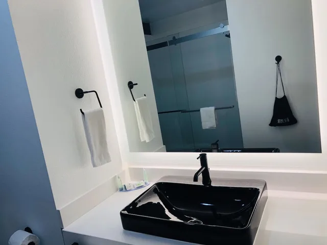 جناح بسريرين كوين مع أريكة، Hy-Lo Hotel 3/4