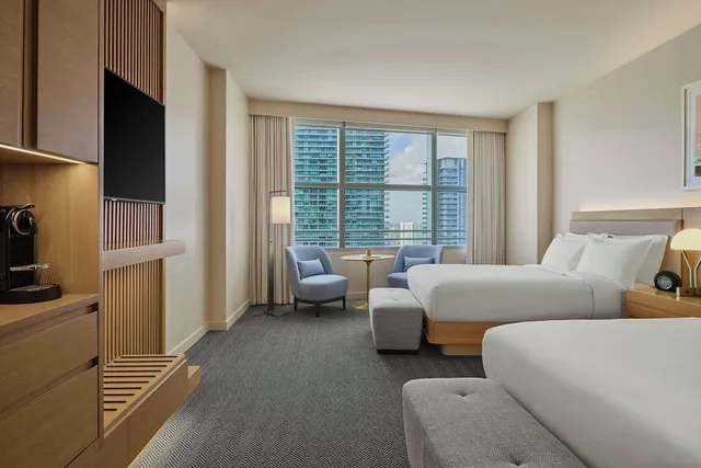 غرفة قياسية بسريرين مزدوجين، Hotel AKA Brickell 3/5