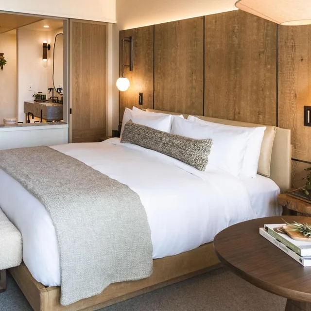 جناح بشرفة بغرفة نوم واحدة مع أريكة، 1 Hotel Seattle 1/8