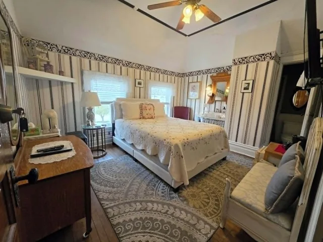 غرفة قياسية بسرير كوين، The Inn at Ludington 5/7
