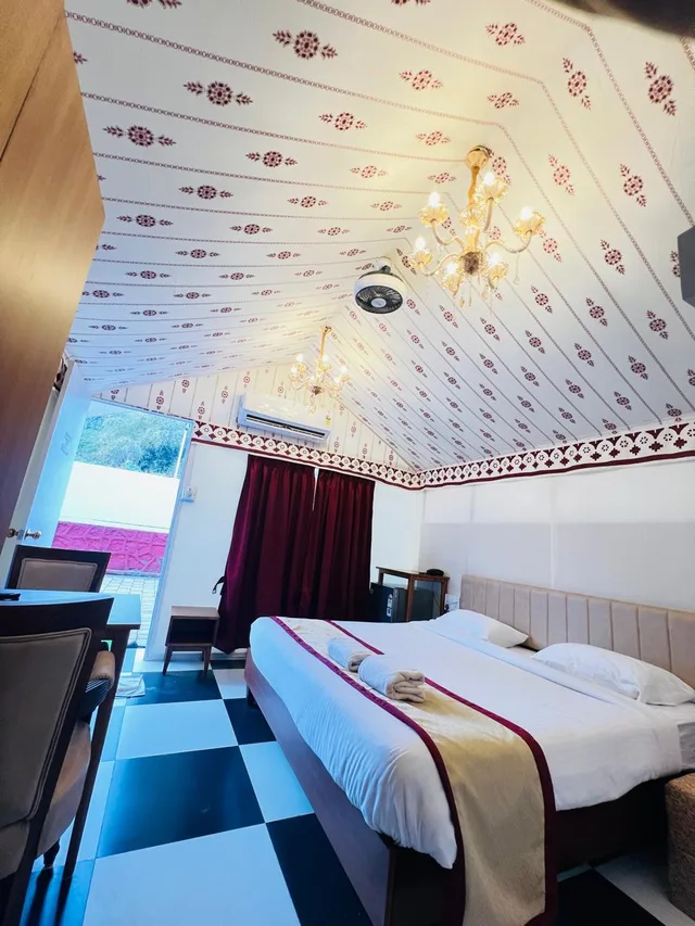 Shamiya، Whispering Woods Resort-Lonavala 1/1