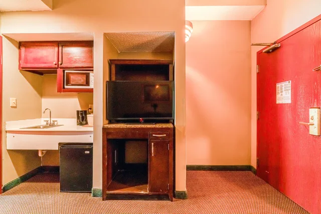 جناح بسريرين كوين لذوي الإعاقة، Ark Suites By OYO Jonesboro I-555 4/4