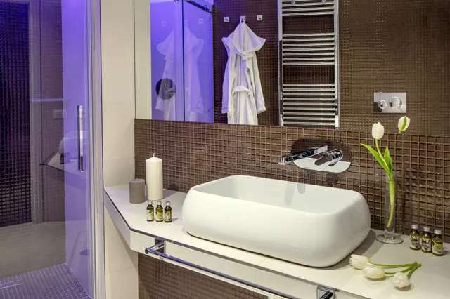 غرفة فاخرة ثلاثية بثلاثة أسرّة، GCF Luxury Suites Guest House 6/6