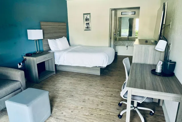 غرفة بسرير مزدوج، Baymont by Wyndham Lumberton NC 1/1
