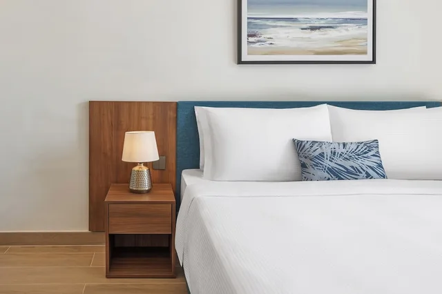 شقة بسرير كينج بغرفة نوم واحدة، Beach Bay Hotel Mirfa, Edge by Rotana 4/7