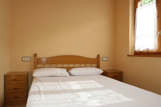 بنغل بسريرين منفصلين بغرفتي نوم مع أريكة، Cerdanya Eco Resort 1/3