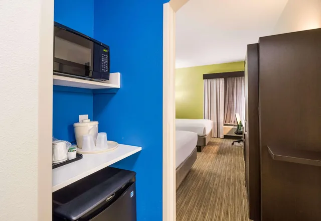 غرفة بسريرين كوين، Clarion Pointe New Bern 4/4