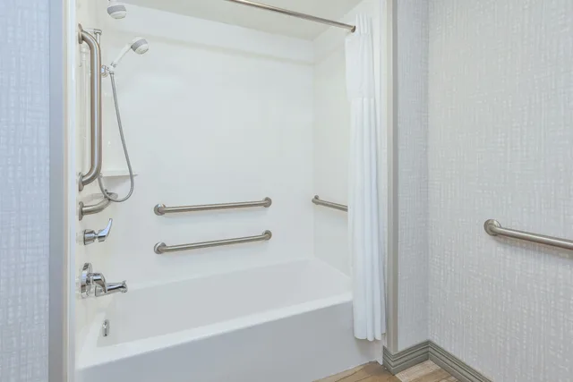 غرفة بسرير كينج مع أريكة لذوي الإعاقة، Hampton Inn & Suites Wells-Ogunquit 3/6