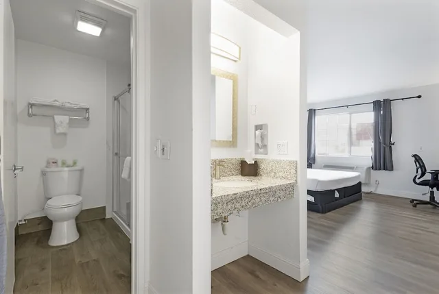 جناح بسرير كينج، Heritage Inn Express Chico 2/3