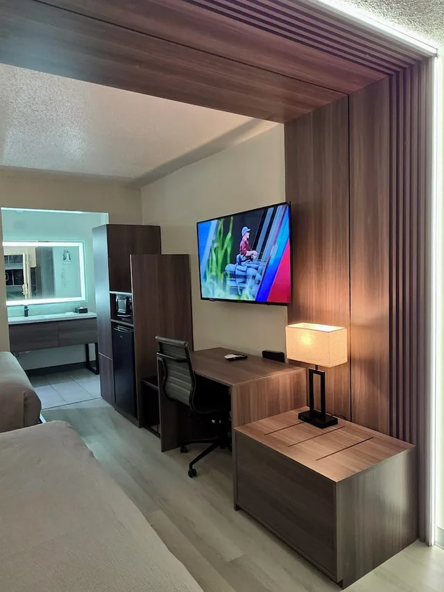 Standard, 2 Queen Beds, Quality Inn & Suites Wytheville 5/8