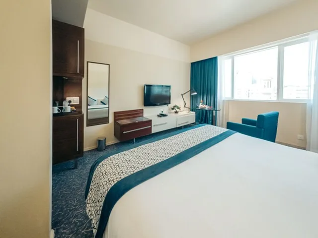 غرفة كلوب تنفيذية بسرير كينج، Kingsgate Hotel Abu Dhabi By Millennium 2/2
