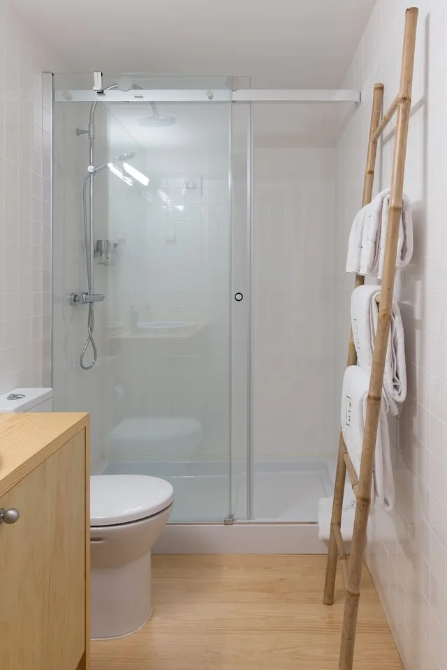 شقة ديلوكس بسرير كينج بإطلالة على المدينة بشرفة بغرفة نوم واحدة، B28 Apartments 5/5