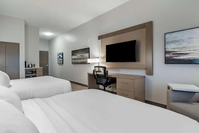غرفة بسرير كينج وسريرين كوين، Best Western Premier Prince Albert 4/10