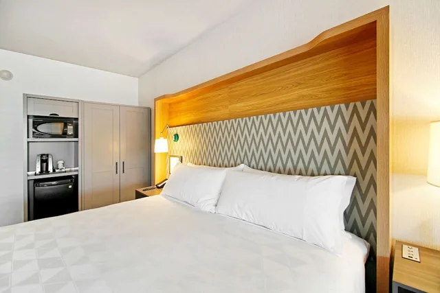 غرفة قياسية بسرير فردي، Holiday Inn & Suites Calgary Airport North 3/7