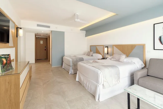 غرفة بسريرين مزدوجين بإطلالة جزئية على البحر، RIU Caribe All Inclusive 2/7