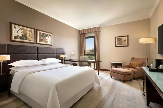 Tower, Guest Room, Queen Bed, Lounge Access، فندق وأبراج شيراتون الرياض(Sheraton Riyadh Hotel And Towers) 2/3