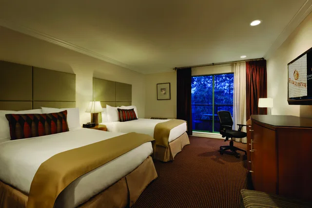 جناح بسريرين مزدوجين، Executive Suites Hotel and Conference Centre Metro Vancouver 2/9