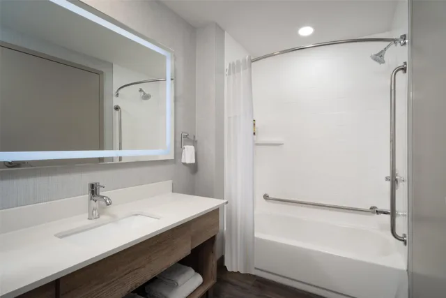 Suite, 2 Queen Beds, Best Western Premier Executive Residency Medicine Hat 7/9
