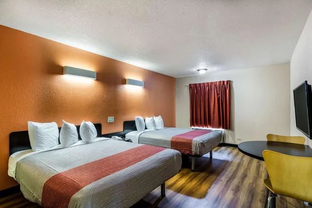 غرفة بسريرين كوين للمدخنين، Motel6 Libertyville, IL 3/10