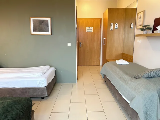 Standard, Triple, 1 Double and 1 Single Bed, Bathtub, Hotel Laki 3/7