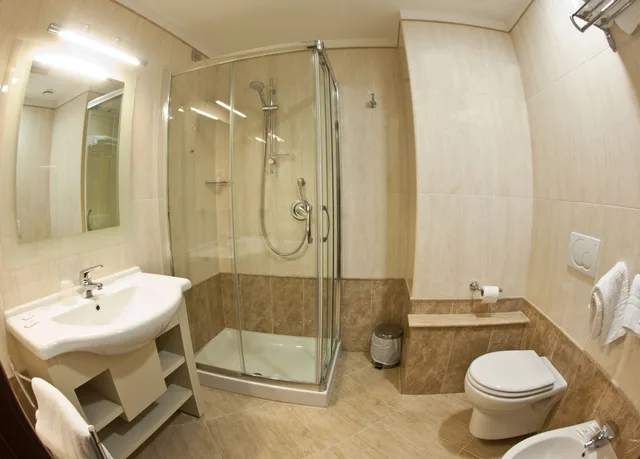 غرفة قياسية رباعية بسرير مزدوج بإطلالة على البحر بغرفتي نوم مع أريكة، Hotel Villaggio Club ALTALIA 4/4