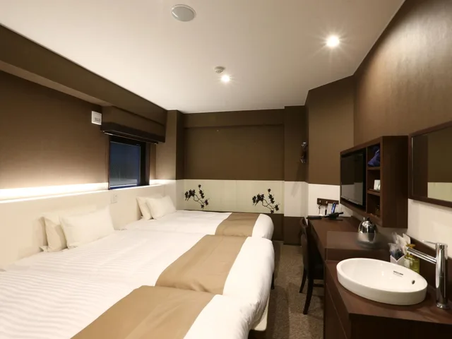 غرفة ديلوكس بسريرين منفصلين مع أريكة، KOKO HOTEL Ueno Station 1/1