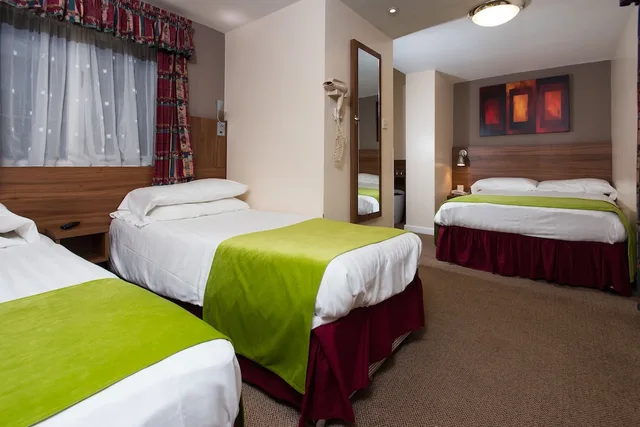 Room, Quintuple، The Dover Hotel 2/3