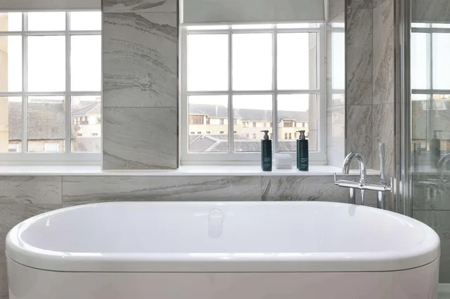 1 Bedroom, Suite, Castle View، Doubletree By Hilton Edinburgh City Centre 3/5