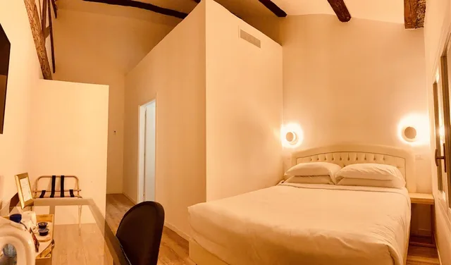 غرفة ديلوكس بسرير كوين بإطلالة على المدينة، Palazzo Otello 1847 Wellness Spa 3/7