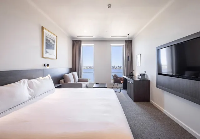 غرفة كلوب جونيور بسرير كينج، Duxton Hotel 1/5