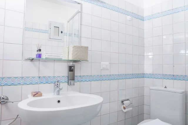 غرفة بسرير كوين بشرفة، Le Tre Lune Suites 7/10