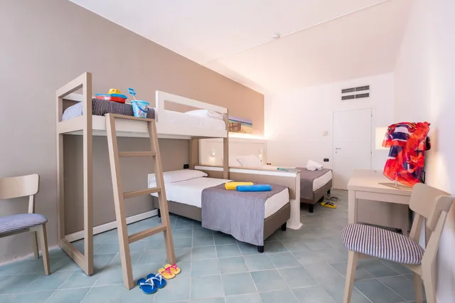 غرفة سوبيريور رباعية بسريرين منفصلين وسرير بطابقين، Club Valtur Ostuni 6/6