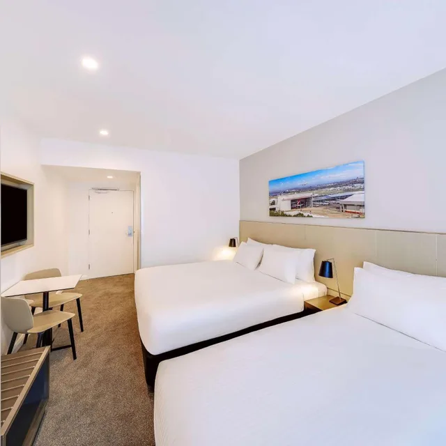 غرفة ثلاثية بسرير فردي، Travelodge Hotel Sydney Airport 2/6