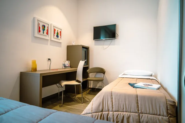 Comfort, 1 Queen and 1 Single Bed, Hotel Bruman Salerno 5/7