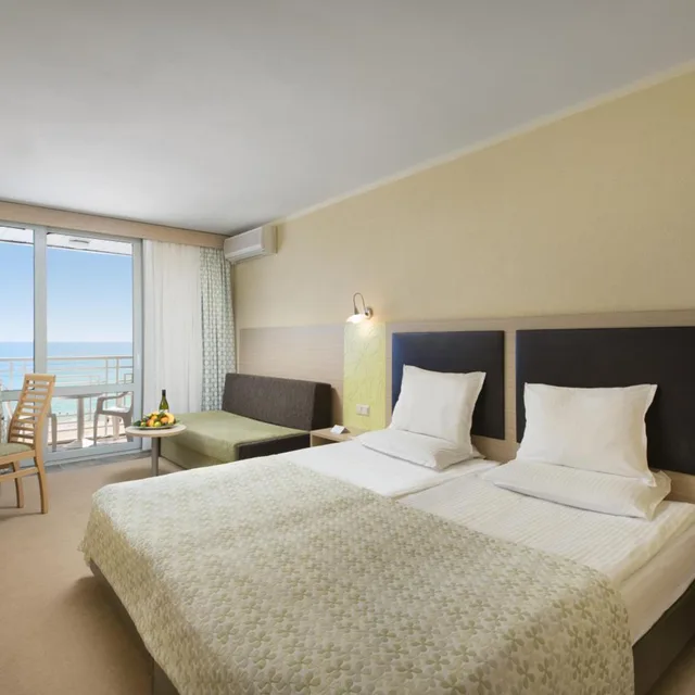 غرفة بسرير مزدوج أو سريرين منفصلين بإطلالة على البحر، Hotel Gergana All Inclusive 1/10