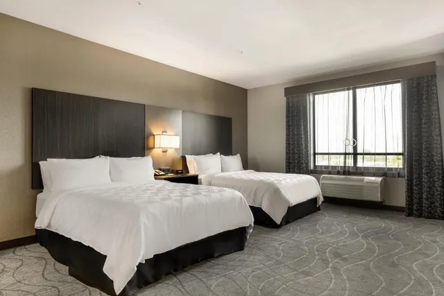 غرفة بسريرين كوين لذوي الإعاقة، Holiday Inn Hotel & Suites Milpitas 2/5