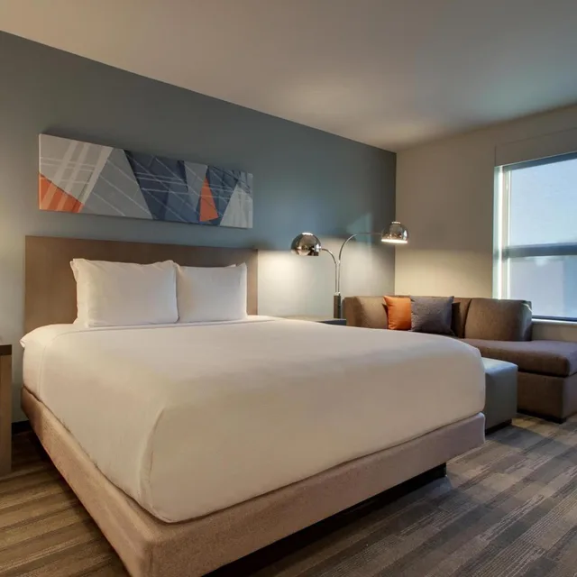 جناح بسرير كينج بغرفة نوم واحدة مع أريكة بمطبخ، Hyatt House Oak Brook 2/5